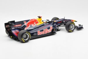 Red Bull Racing Renault RB6 #5 S. Vettel F1 World Champion 2010 Minichamps 1:18 110100005 Metaal — afbeelding 2 van 6