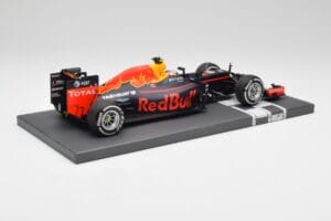 Red Bull RB12 #33 M. Verstappen Spain GP Winner 2016 Minichamps 1:18 117160333 Metaal — afbeelding 3 van 7