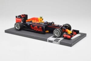 Red Bull RB12 #33 M. Verstappen Spain GP Winner 2016 Minichamps 1:18 117160333 Metaal — afbeelding 4 van 7