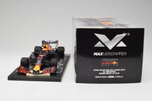Red Bull RB15 #33 M. Verstappen Brazil GP Winner 2019 Minichamps 1:18 113191933 Metaal — afbeelding 7 van 7