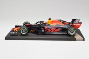 Red Bull RB15 #33 M. Verstappen German GP Winner Wet 2019 Minichamps 1:18 113191133 Metaal