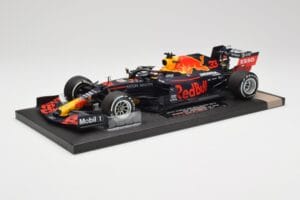 Red Bull RB16 #33 M. Verstappen Red Bull Racing 70th Anniversary GP Winner 2020 Minichamps 1:18 113200533-M1 Hars — afbeelding 2 van 7