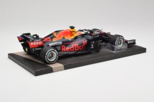 Red Bull RB16B #33 M. Verstappen Dutch GP Winner 2021 Minichamps 1:18 113212533 Metaal — afbeelding 3 van 7