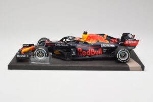 Red Bull RB16B #33 M. Verstappen Dutch GP Winner 2021 Minichamps 1:18 113212533 Metaal