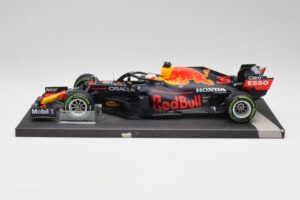 Red Bull RB16B #33 M. Verstappen Emilia Romagna GP Winner 2021 Minichamps 1:18 113210233T Metaal