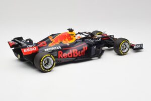 Red Bull RB16B #33 M. Verstappen Emilia Romagna GP Winner Mid Race Tyres 2021 Minichamps 1:18 110210133 Metaal — afbeelding 2 van 7