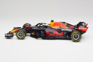 Red Bull RB16B #33 M. Verstappen Emilia Romagna GP Winner Mid Race Tyres 2021 Minichamps 1:18 110210133 Metaal — afbeelding 3 van 7
