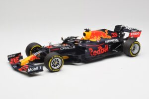 Red Bull RB16B #33 M. Verstappen Emilia Romagna GP Winner Mid Race Tyres 2021 Minichamps 1:18 110210133 Metaal