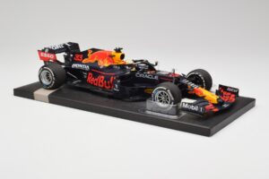 Red Bull RB16B #33 M. Verstappen Styrian & Austrian GP Winner 2021 Minichamps 1:18 113210933 Metaal — afbeelding 4 van 6