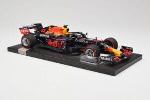 Red Bull RB16B #33 M. Verstappen Abu Dhabi GP 2021 Winner Missing Figurine & Pitboard Minichamps 1:18 113212333 Hars — afbeelding 4 van 7