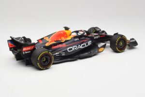 Red Bull RB18 #1 M. Verstappen France GP Winner 2022 Minichamps 1:18 110221201 Metaal — afbeelding 2 van 7