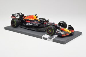 Red Bull RB18 #1 M. Verstappen Japan GP Winner No Figure 2022 Minichamps 1:18 113221801B Metaal — afbeelding 4 van 7