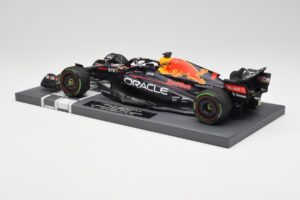 Red Bull RB18 #1 M. Verstappen Japan GP Winner No Figure 2022 Minichamps 1:18 113221801B Metaal — afbeelding 5 van 7