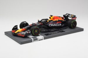 Red Bull RB18 #1 M. Verstappen Japan GP Winner No Figure & Pitboard 2022 Minichamps 1:18 113221801FB Metaal — afbeelding 2 van 7