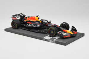 Red Bull Racing RB18 #1 M. Verstappen Japan GP Winner 2022 Minichamps 1:18 113221801FB-R1 Metaal — afbeelding 4 van 8