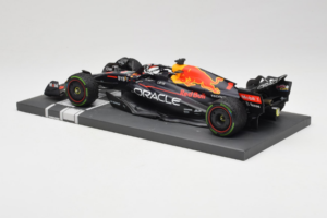 Red Bull Racing RB18 #1 M. Verstappen Japan GP Winner 2022 Minichamps 1:18 113221801FB-R1 Metaal — afbeelding 5 van 8