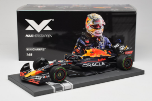 Red Bull Racing RB18 #1 M. Verstappen Japan GP Winner 2022 Minichamps 1:18 113221801FB-R1 Metaal — afbeelding 8 van 8