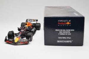 Red Bull RB18 #1 M. Verstappen Monaco GP 3rd Wet 2022 Minichamps 1:18 110220701 Metaal — afbeelding 7 van 7