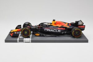 Red Bull RB18 Oracle #1 M. Verstappen Abu Dhabi GP 2022 Winner Minichamps 1:18 113222201 Hars