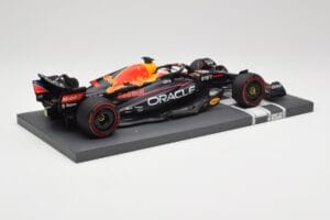 Red Bull RB18 Oracle #1 M. Verstappen Dutch GP 2022 Winner Minichamps 1:18 113221501 Hars — afbeelding 3 van 7