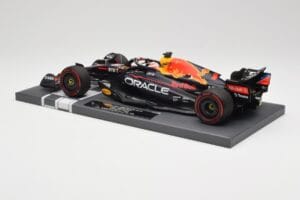 Red Bull RB18 Oracle #1 M. Verstappen Dutch GP 2022 Winner Minichamps 1:18 113221501 Hars — afbeelding 5 van 7