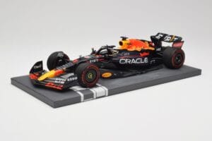 Red Bull RB18 Oracle #1 M. Verstappen Italian GP 2022 Winner Minichamps 1:18 113221601 Hars — afbeelding 2 van 7