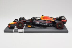 Red Bull RB18 Oracle #1 M. Verstappen Italian GP 2022 Winner Minichamps 1:18 113221601 Hars