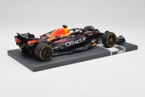 Red Bull RB18 Oracle #1 M. Verstappen US GP 2022 Winner Minichamps 1:18 113221901 Hars — afbeelding 3 van 7
