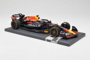 Red Bull RB18 Oracle #1 M. Verstappen US GP 2022 Winner Minichamps 1:18 113221901 Hars — afbeelding 4 van 7