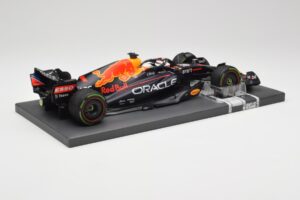 Red Bull RB18 #1 M. Verstappen Emilia Romagna GP 2022 Winner Minichamps 1:18 113220401 Hars — afbeelding 3 van 7