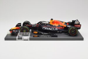 Red Bull RB18 #1 M. Verstappen Emilia Romagna GP 2022 Winner Minichamps 1:18 113220401 Hars