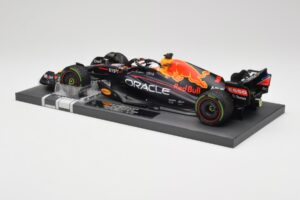 Red Bull RB18 #1 M. Verstappen Emilia Romagna GP 2022 Winner Minichamps 1:18 113220401 Hars — afbeelding 5 van 7