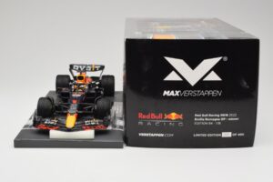Red Bull RB18 #1 M. Verstappen Emilia Romagna GP 2022 Winner Minichamps 1:18 113220401 Hars — afbeelding 6 van 7
