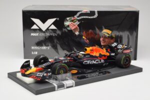 Red Bull RB18 #1 M. Verstappen Emilia Romagna GP 2022 Winner Minichamps 1:18 113220401 Hars — afbeelding 7 van 7