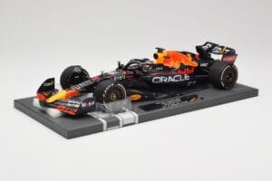 Red Bull RB18 #1 M. Verstappen Miami GP 2022 Winner Minichamps 1:18 113220301 Hars — afbeelding 2 van 7