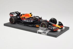 Red Bull RB18 #1 M. Verstappen Miami GP 2022 Winner Minichamps 1:18 113220301 Hars — afbeelding 4 van 7