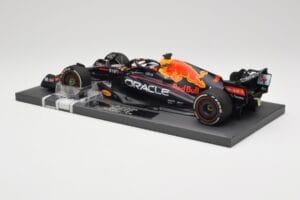 Red Bull RB18 #1 M. Verstappen Miami GP 2022 Winner Minichamps 1:18 113220301 Hars — afbeelding 5 van 7