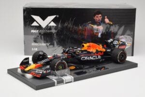 Red Bull RB18 #1 M. Verstappen Miami GP 2022 Winner Minichamps 1:18 113220301 Hars — afbeelding 7 van 7