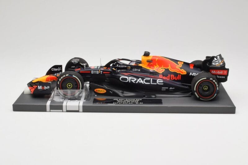 Red Bull RB18 #1 M. Verstappen Miami GP 2022 Winner Minichamps 1:18 113220301 Hars