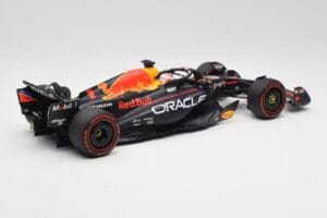 Red Bull RB19 #1 M. Verstappen Qatar Sprint Race 2nd WC 2023 Minichamps 1:18 110231801 Metaal — afbeelding 2 van 6