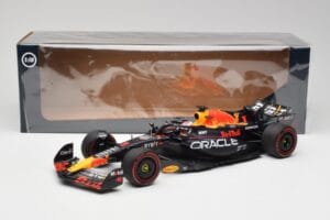 Red Bull RB19 #1 M. Verstappen Qatar Sprint Race 2nd WC 2023 Minichamps 1:18 110231801 Metaal — afbeelding 6 van 6
