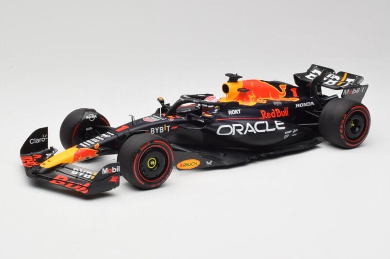 Red Bull RB19 #1 M. Verstappen Qatar Sprint Race 2nd WC 2023 Minichamps 1:18 110231801 Metaal