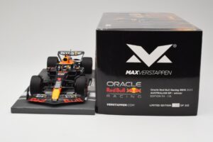 Red Bull RB19 Oracle #1 M. Verstappen Australian GP 2023 Winner Minichamps 1:18 113230301 Hars — afbeelding 6 van 7