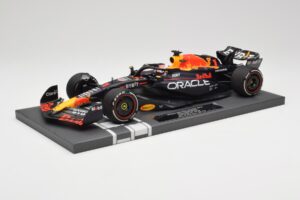 Red Bull RB19 Oracle #1 M. Verstappen Bahrain GP 2023 Winner Minichamps 1:18 113230201 Hars — afbeelding 2 van 7