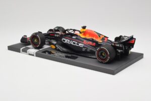 Red Bull RB19 Oracle #1 M. Verstappen Bahrain GP 2023 Winner Minichamps 1:18 113230201 Hars — afbeelding 5 van 7