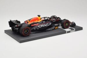 Red Bull RB19 Oracle #1 M. Verstappen British GP 2023 Winner Minichamps 1:18 113231101 Hars — afbeelding 3 van 7