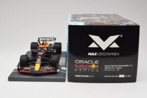 Red Bull RB19 Oracle #1 M. Verstappen British GP 2023 Winner Minichamps 1:18 113231101 Hars — afbeelding 6 van 7