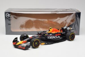 Red Bull RB19 #11 S. Perez Italian GP 2nd 2023 Minichamps 1:18 110231511 Metaal — afbeelding 2 van 6