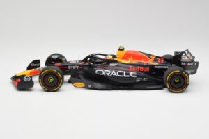 Red Bull RB19 #11 S. Perez Italian GP 2nd 2023 Minichamps 1:18 110231511 Metaal — afbeelding 3 van 6