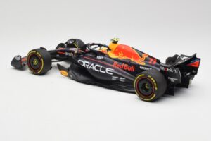 Red Bull RB19 #11 S. Perez Italian GP 2nd 2023 Minichamps 1:18 110231511 Metaal — afbeelding 4 van 6